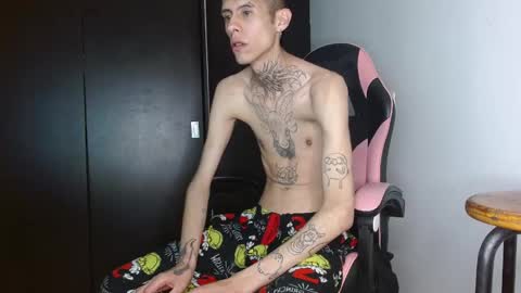 Snapshot of saint_boyy chatting on October 4, 10:46 am saint boy online show from October 4, 10:46 am