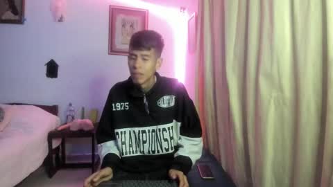 Snapshot of saint_boyy chatting on December 23, 3:26 am saint boy online show from December 23, 3:26 am