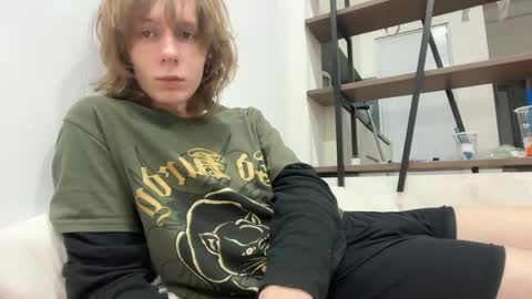 saintfawn online show from April 19, 4:28 pm