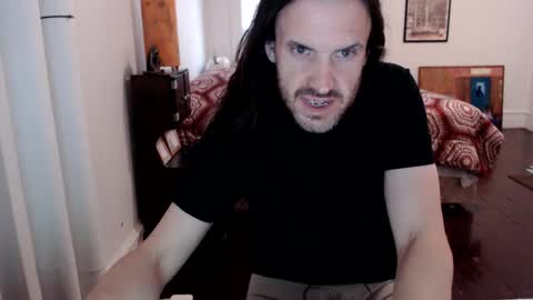 SaintReeves online show from December 5, 3:28 pm