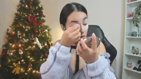 Snapshot of sakura_harper chatting on December 17, 5:57 am Sakura Harper online show from December 17, 5:57 am