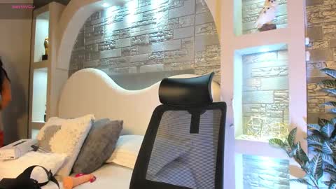 salama_kessler online show from November 9, 8:07 pm