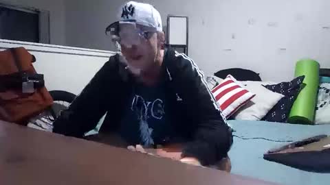 salis1981 online show from December 23, 1:14 am