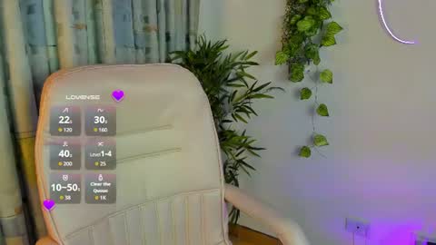 Snapshot of sally_black chatting on July 13, 12:30 pm Sally online show from July 13, 12:30 pm