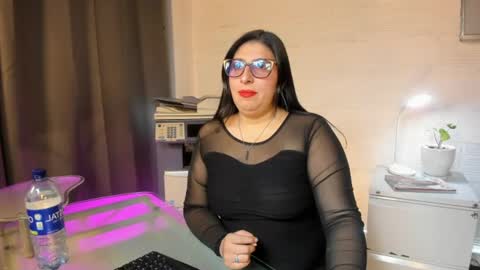 Snapshot of sally_dvine chatting on June 24, 4:11 am Sally online show from June 24, 4:11 am