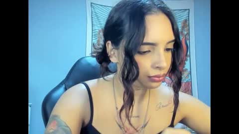 Snapshot of sallymaddoxx chatting on October 3, 1:02 am sallymaddoxx online show from October 3, 1:02 am