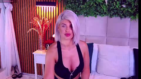 Snapshot of salmaroze chatting on May 1, 5:01 am SalmaRoze online show from May 1, 5:01 am