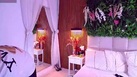 Snapshot of salmaroze chatting on June 5, 2:40 am SalmaRoze online show from June 5, 2:40 am