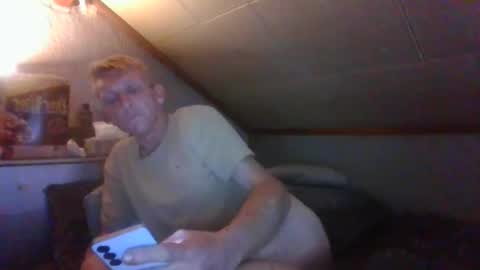 Snapshot of salmo6 chatting on November 6, 1:39 am salmo6 online show from November 6, 1:39 am