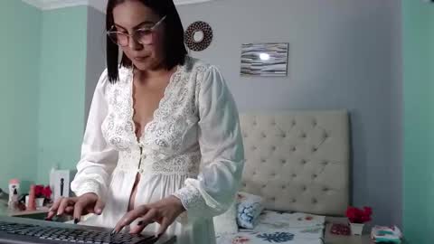 Isabel online show from October 8, 12:47 pm