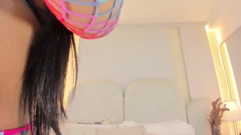 Snapshot of salomebell chatting on September 18, 9:28 pm   online show from September 18, 9:28 pm