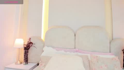 Snapshot of salomebell chatting on September 27, 10:26 pm   online show from September 27, 10:26 pm