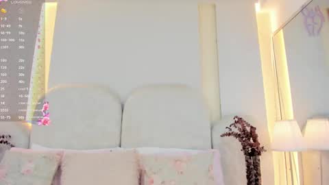 Snapshot of salomebell chatting on October 16, 7:59 pm   online show from October 16, 7:59 pm