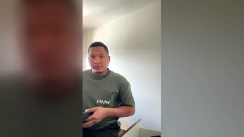 Snapshot of salomoon23 chatting on May 24, 6:13 pm INSTAGRAM luis1pedraza online show from May 24, 6:13 pm