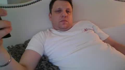 Snapshot of salsbud2022 chatting on February 12, 2:21 pm salsbud2022 online show from February 12, 2:21 pm