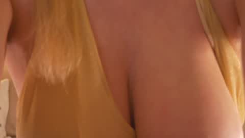 Snapshot of saltedhoney chatting on January 2, 10:01 pm IsaBella- online show from January 2, 10:01 pm