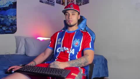 Snapshot of salvatore_dereck chatting on December 19, 1:34 am online show from December 19, 1:34 am