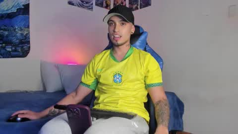 Snapshot of salvatore_dereck chatting on December 23, 1:03 am online show from December 23, 1:03 am