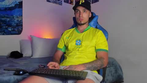 Snapshot of salvatore_dereck chatting on February 14, 1:24 am online show from February 14, 1:24 am