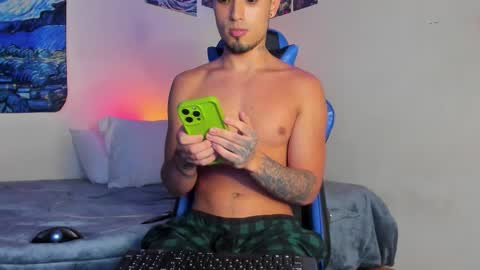 Snapshot of salvatore_dereck chatting on February 26, 1:37 am online show from February 26, 1:37 am