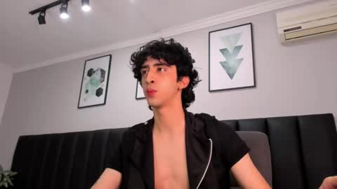 Snapshot of salvatore_monterey chatting on February 13, 9:06 pm salvatore online show from February 13, 9:06 pm