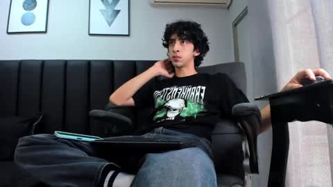 Snapshot of salvatore_monterey chatting on March 5, 5:39 pm salvatore online show from March 5, 5:39 pm