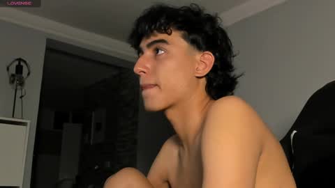 Snapshot of salvatore_montt chatting on February 18, 1:32 am salvatore_montt online show from February 18, 1:32 am