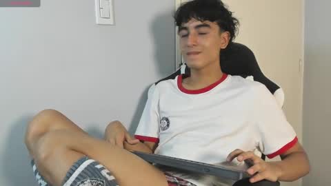 Snapshot of salvatore_montt chatting on February 25, 12:58 am salvatore_montt online show from February 25, 12:58 am