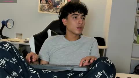 Snapshot of salvatore_montt chatting on March 4, 5:11 am salvatore_montt online show from March 4, 5:11 am