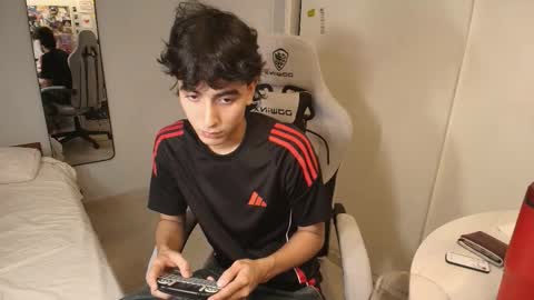 Snapshot of salvatore_montt chatting on December 4, 4:22 am salvatore_montt online show from December 4, 4:22 am