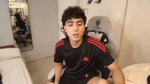 Snapshot of salvatore_montt chatting on December 5, 8:27 pm salvatore_montt online show from December 5, 8:27 pm