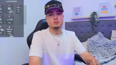 Snapshot of salvatore_muller chatting on September 19, 10:10 pm Salvatore online show from September 19, 10:10 pm