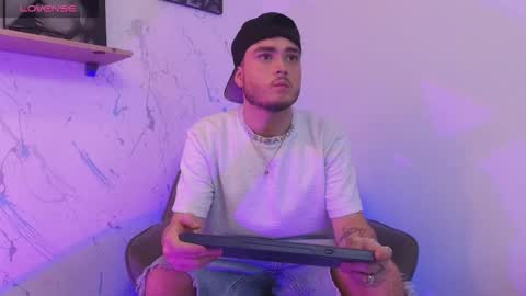 Snapshot of salvatore_muller chatting on November 3, 9:59 pm Salvatore online show from November 3, 9:59 pm