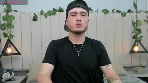 Snapshot of salvatore_muller chatting on November 9, 4:44 am Salvatore online show from November 9, 4:44 am