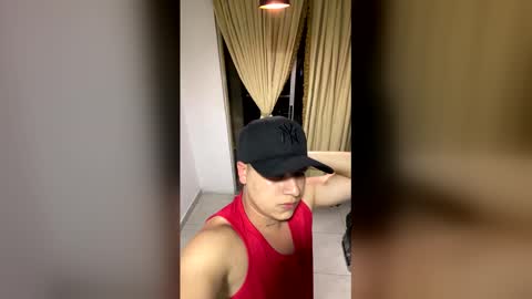 sam544469 online show from May 9, 12:38 am