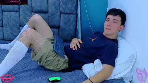 Snapshot of sam_boycash chatting on January 15, 7:39 pm SAM online show from January 15, 7:39 pm