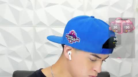 Snapshot of sam_daves_ chatting on November 24, 2:17 pm Sam online show from November 24, 2:17 pm