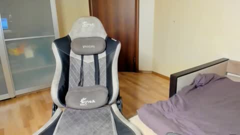 Snapshot of sam_huston18 chatting on October 29, 10:00 pm BACK IN 2 WEEKS online show from October 29, 10:00 pm