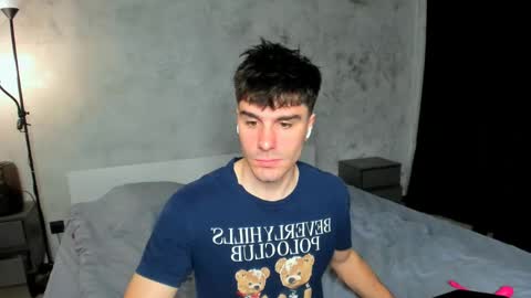 Snapshot of sam_huston18 chatting on June 3, 2:58 am BACK IN 2 WEEKS online show from June 3, 2:58 am