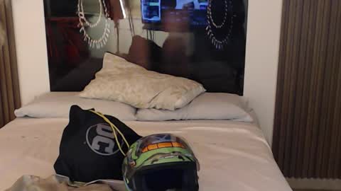 SAM MANSON online show from March 3, 12:11 pm