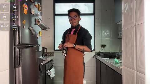 SAMUEL THOMPSON online show from December 2, 9:17 pm