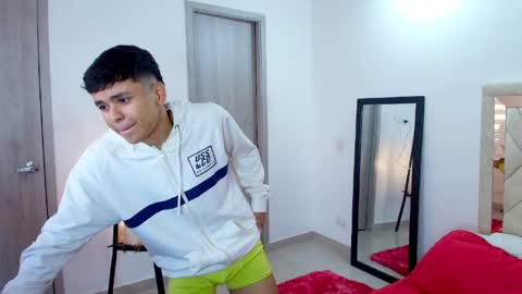 sam_tnt9 online show from April 17, 5:38 pm