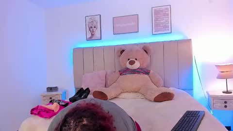 Snapshot of sam_von_tess chatting on December 16, 12:32 pm Samantha online show from December 16, 12:32 pm