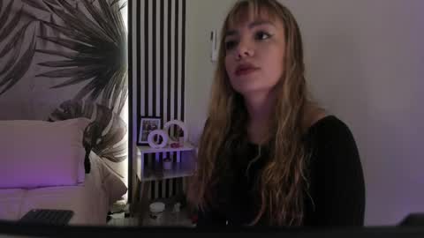 Snapshot of samaantha_white_ chatting on April 18, 11:36 am Samaantha online show from April 18, 11:36 am