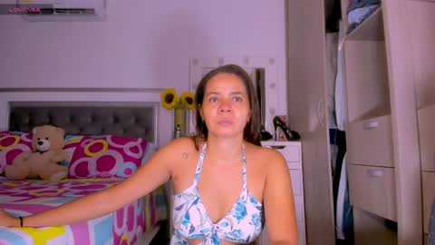 Snapshot of samanta_65 chatting on April 20, 4:37 am carolina online show from April 20, 4:37 am