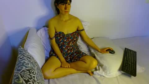 Snapshot of samanta_r_ chatting on November 19, 5:02 pm Samanta online show from November 19, 5:02 pm