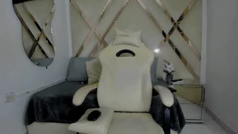 Snapshot of samantaht chatting on December 6, 1:44 pm samantaht online show from December 6, 1:44 pm