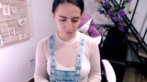Snapshot of samantha2girl chatting on April 19, 6:10 pm samantha online show from April 19, 6:10 pm