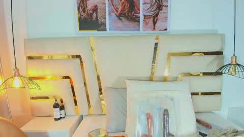 SAMANTHA online show from April 11, 3:55 am