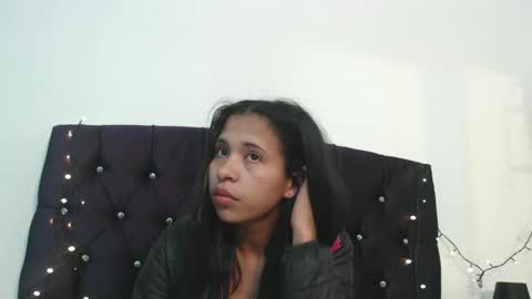 Snapshot of samantha_fox_squirt chatting on December 10, 8:51 am lizzy online show from December 10, 8:51 am